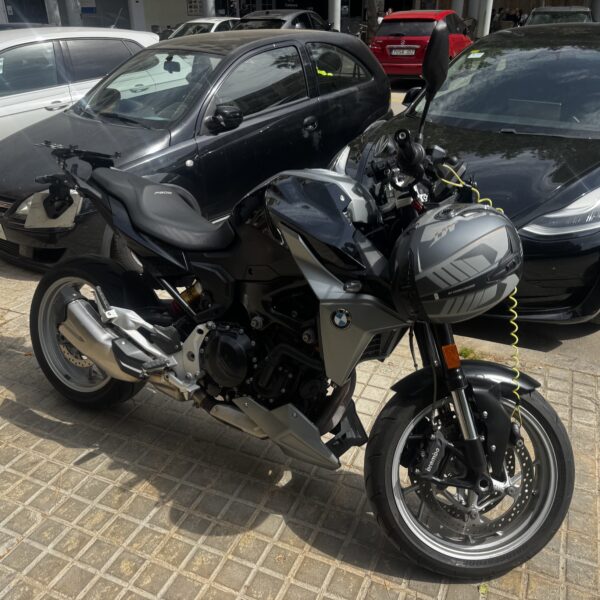 Motocicleta BMW F900R — Naked Sport 895cc